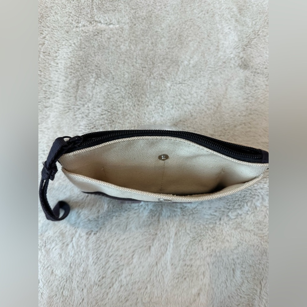 Lands’ End Off-White & Blue Wristlet – 100% Cotton – 7.5″ × 5.5″ - Picture 4 of 4